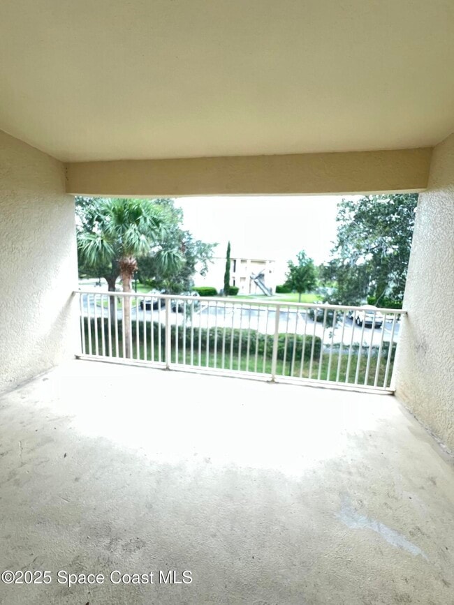 Building Photo - 1040 Venetian Dr