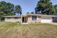 Building Photo - 3 Bedroom 2 Bathroom House in Wake Village, TX!
