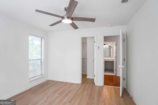 Building Photo - 432 Granville Ct