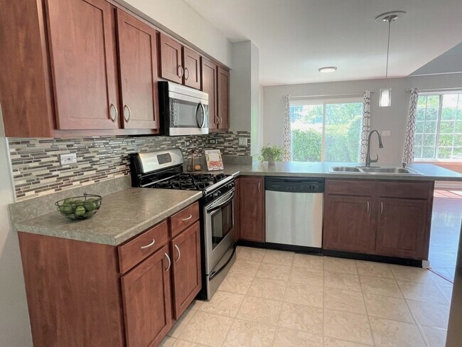 Building Photo - 868 Brompton Ct