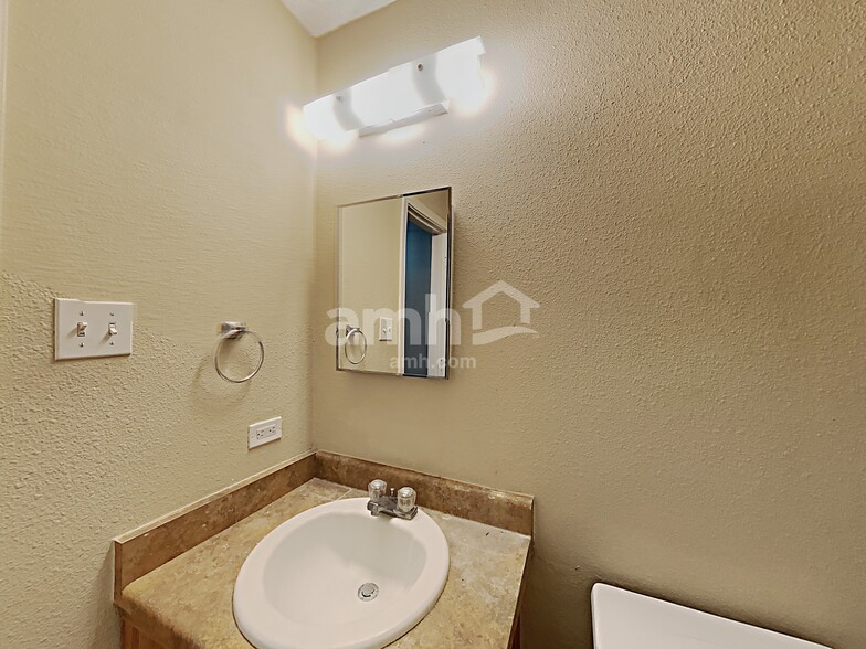 Building Photo - 11011 Victors Hl