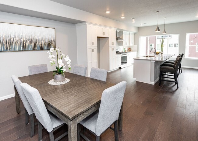 Building Photo - Urbanite Living at It's Finest Westside Lu...