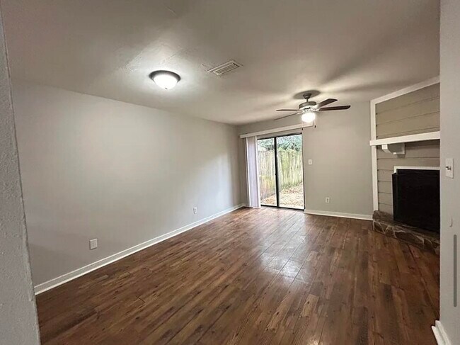Building Photo - 3234 Nekoma Ln