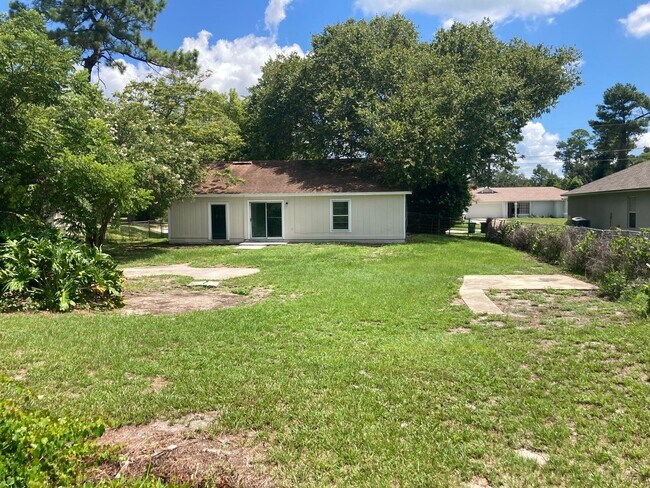 Building Photo - 2671 Bentley Dr