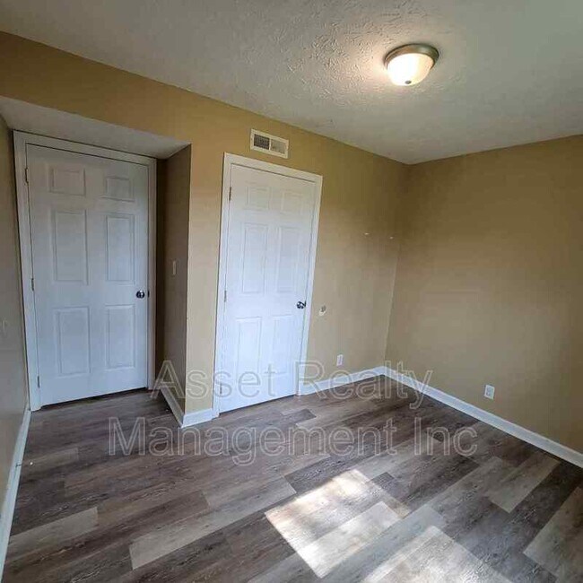 Building Photo - 2817 Colt Dr NE