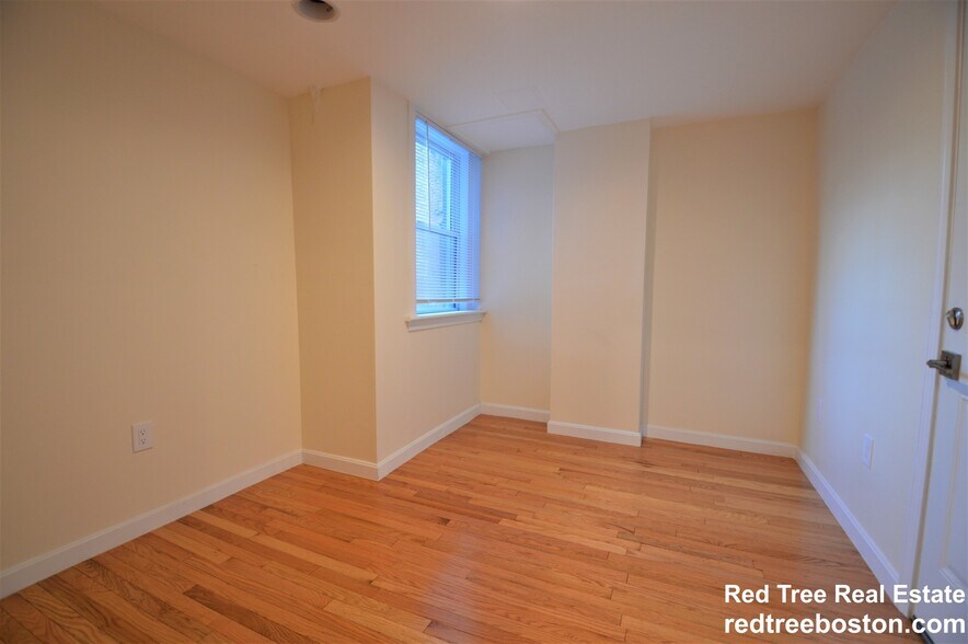Building Photo - 1815 Beacon St
