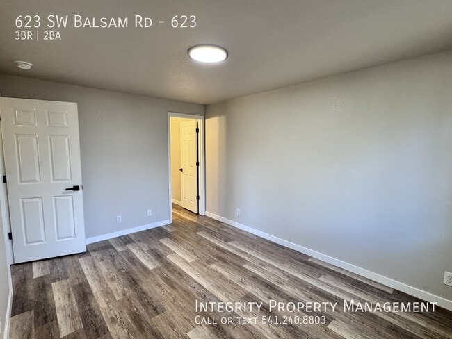 Building Photo - 623 SW Balsam Rd