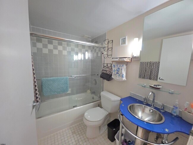 Building Photo - 526 Pacific Ave