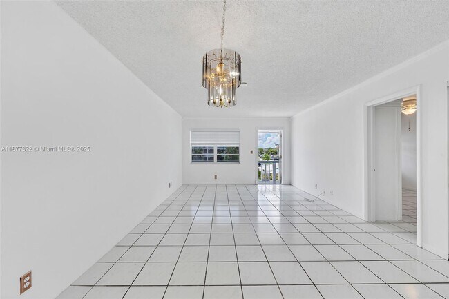 Building Photo - 751 Pine Dr