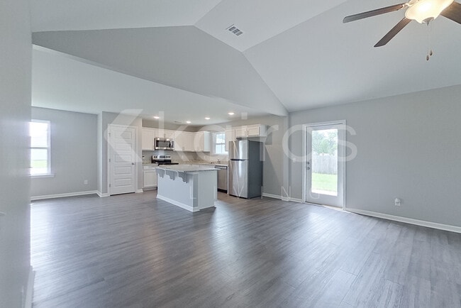 Building Photo - 201 Western Red Cedar Dr