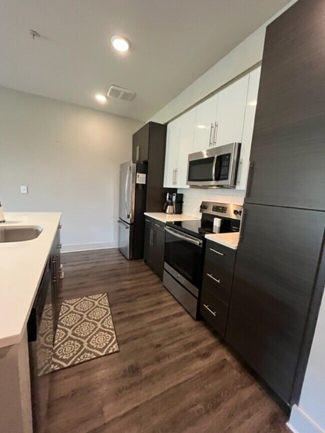 Building Photo - 484 14th St NW