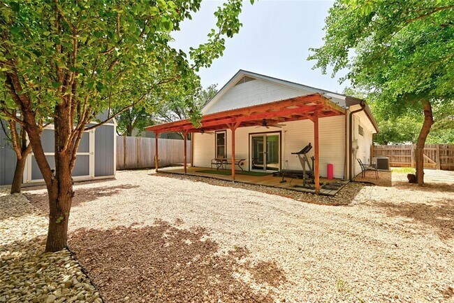 Building Photo - 3012 Rochelle Dr