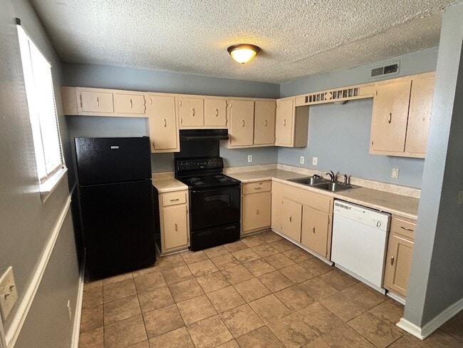 Building Photo - 3504 Brookway Dr