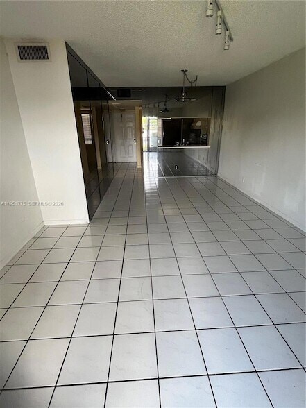 Building Photo - 10009 Winding Lake Rd