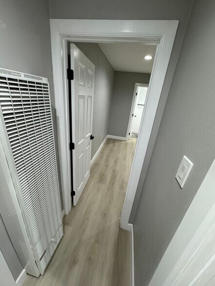 Building Photo - 6476 Orizaba Ave