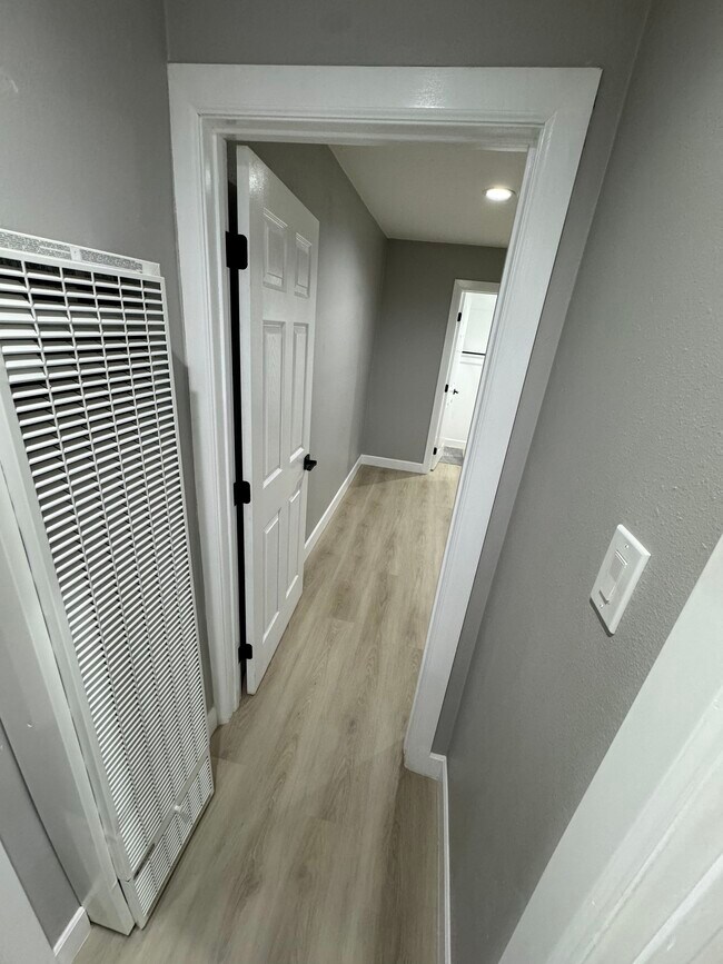 Building Photo - 6476 Orizaba Ave