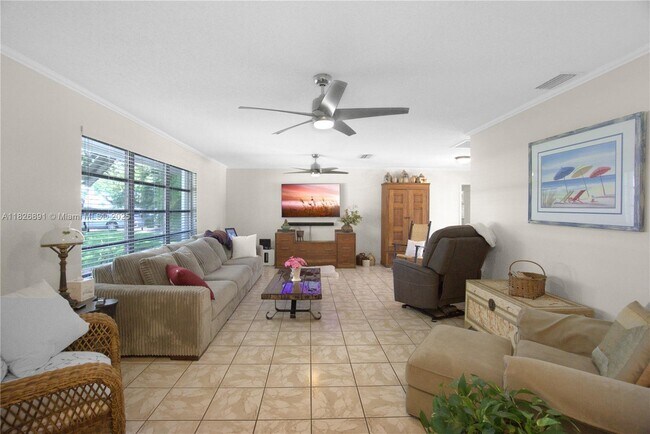 Building Photo - 4770 Holly Dr