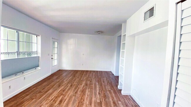 Building Photo - 8620 Byron Ave