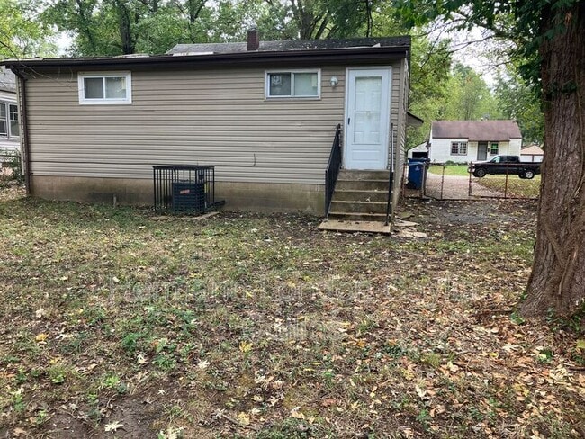 Building Photo - 8031 Aline Ave