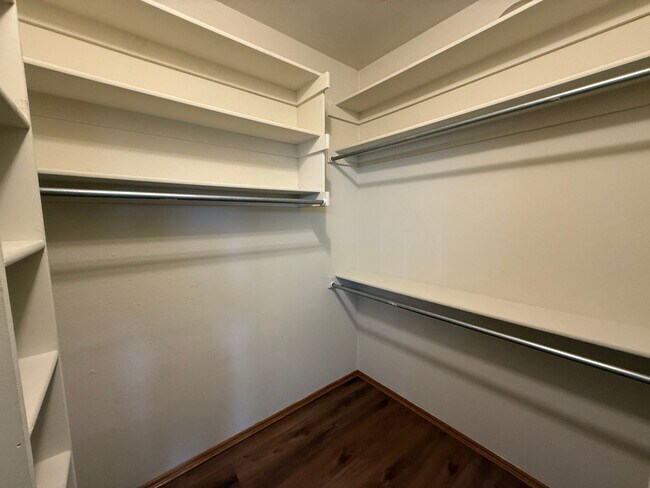 Building Photo - Right On The Green- 3 Bedroom Updated Home on Battle Creek