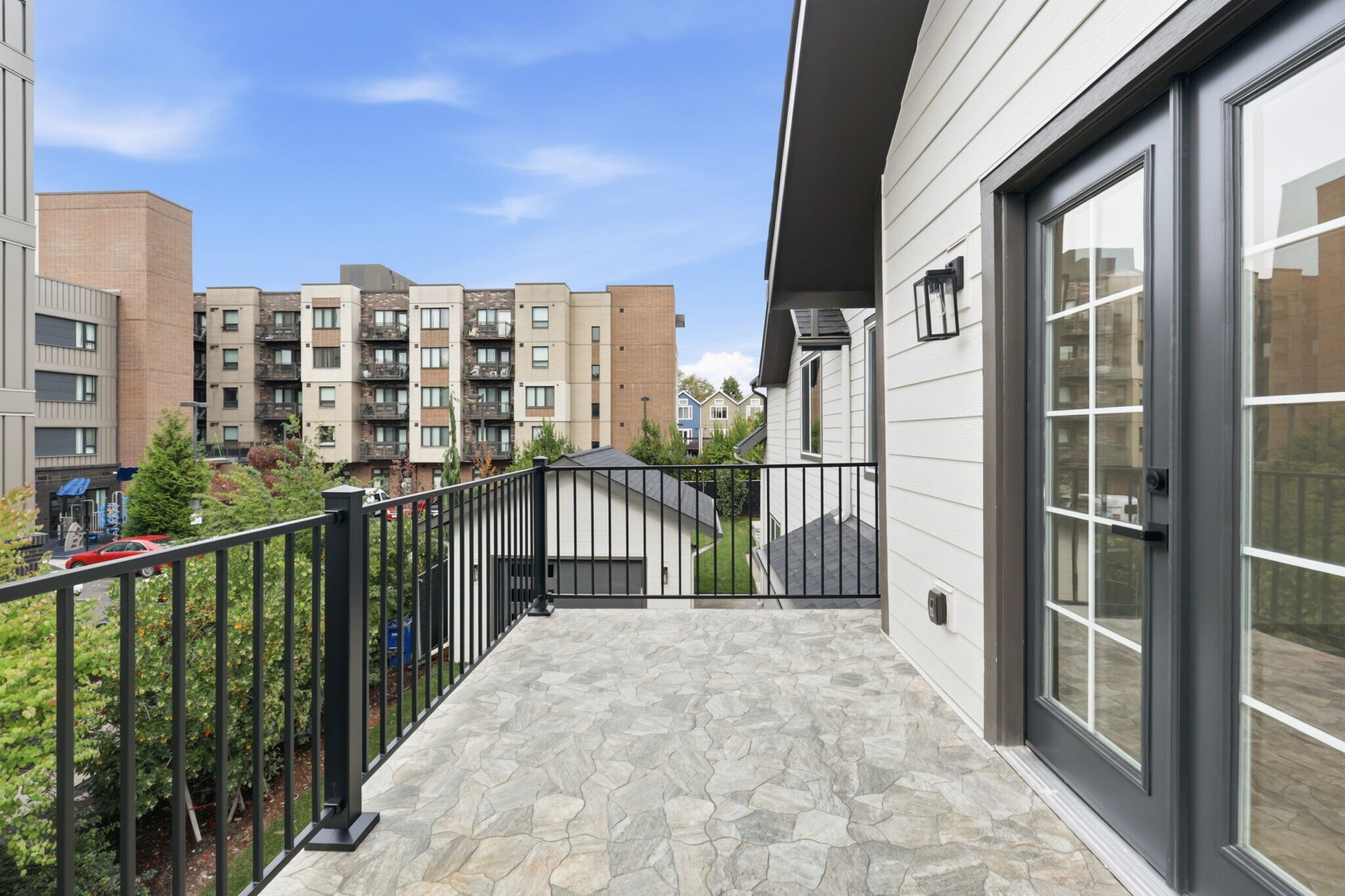 Building Photo - 437 NE Fargo St