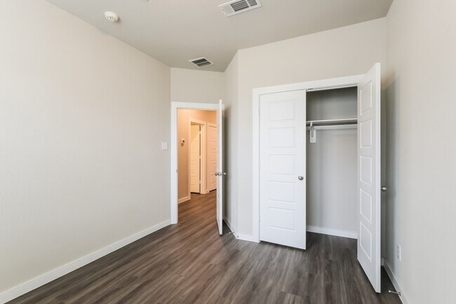 Building Photo - 18334 W Centro Cir