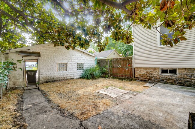 Building Photo - Four Bedroom Home in Covington!