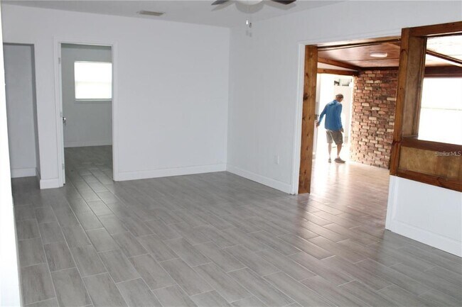 Building Photo - 10704 50th Ave N