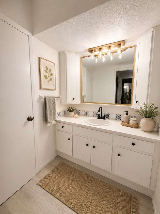 Building Photo - 2744 Briarhurst Dr