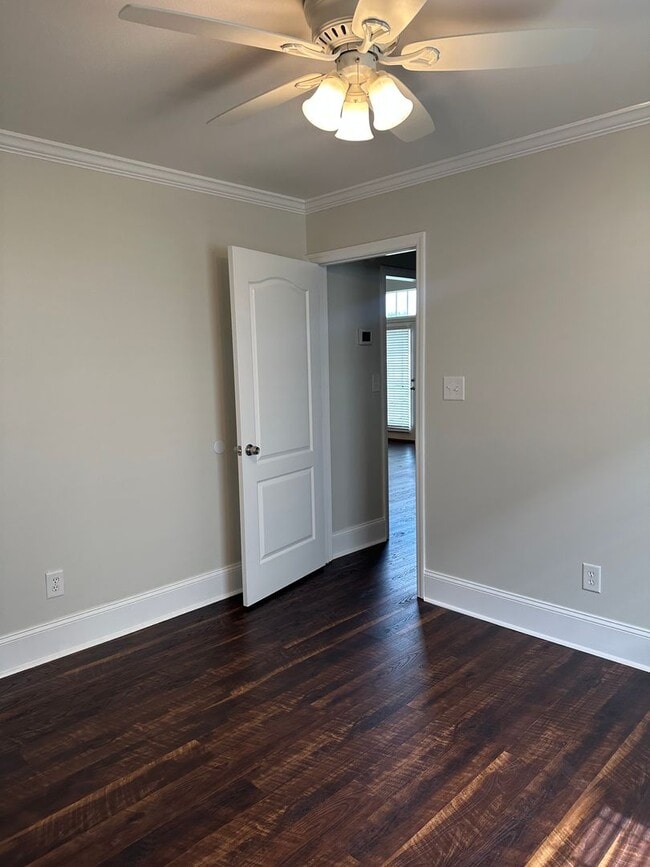 Building Photo - Gorgeous 3 Bedroom 2 Bath home in Piney Z ...