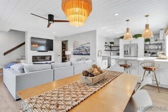 Building Photo - Stunning Condo on the Bay