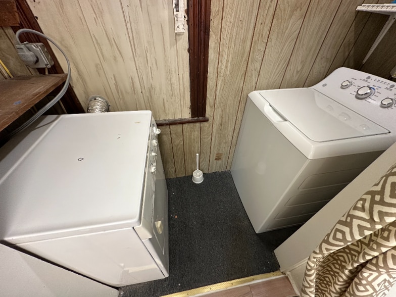 Building Photo - 148 S 17th St