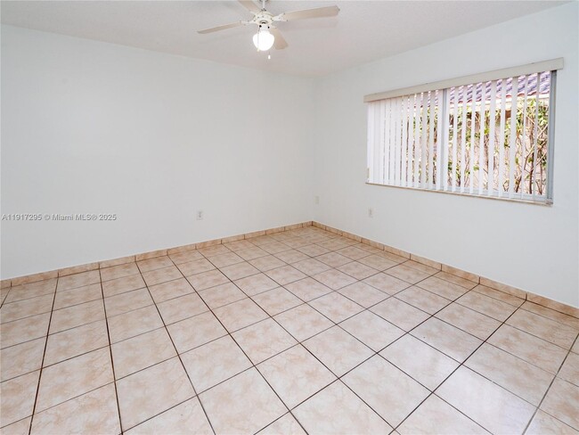 Building Photo - 10815 SW 145th Pl