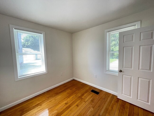 Building Photo - 31 Front St