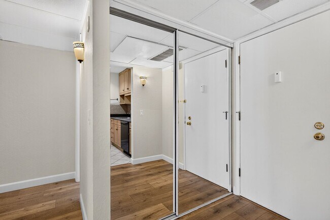 Building Photo - Resort-Style Living in Walnut Creek! Bright 1BR w/ Private Tree-Line Balcony!
