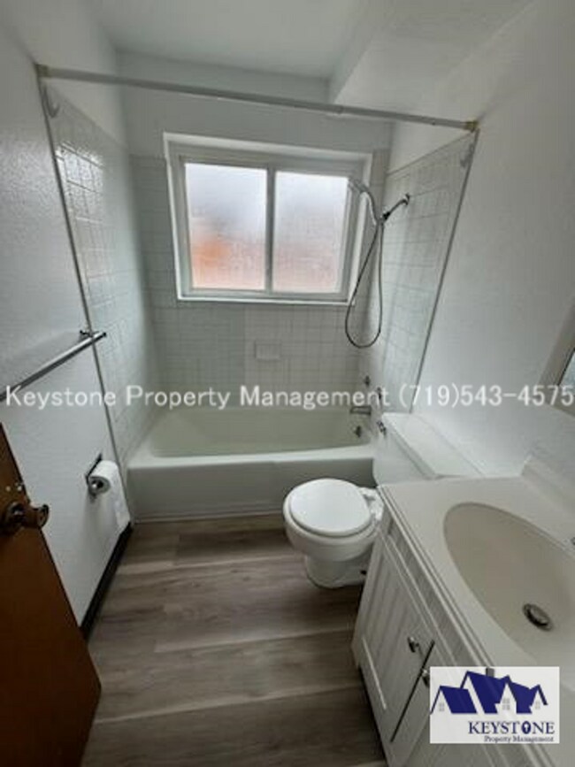 Building Photo - Lower Level Belmont 4-plex Apartment with ...