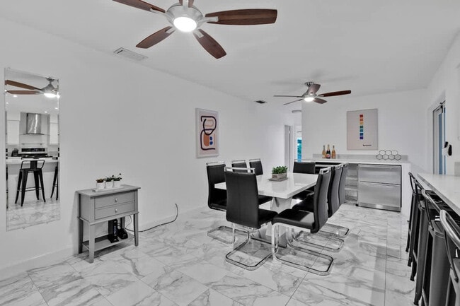 Building Photo - 2065 SW 28th Terrace