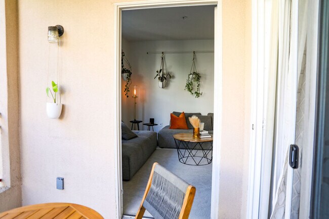 Building Photo - 2419 Fifth Ave