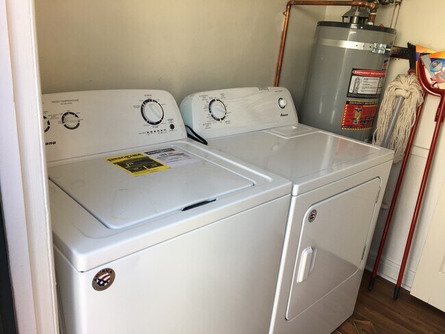 Shared Washer Dryer - 1152 N Ogden Dr