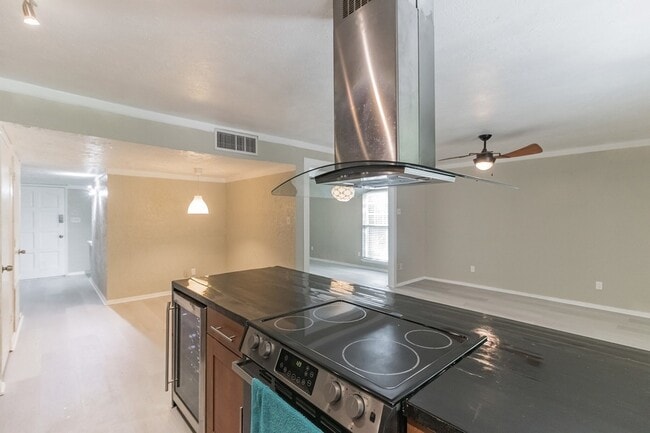 Building Photo - 3117 San Diego Dr
