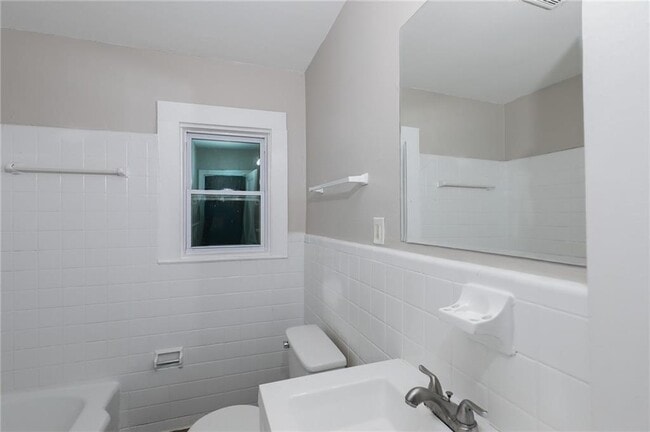 Building Photo - 1123 Graymont Dr SW