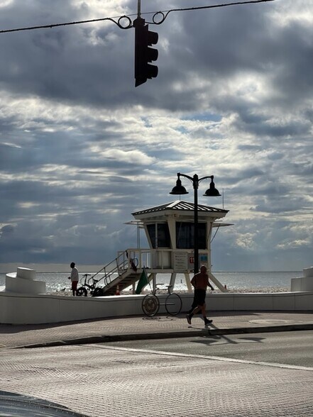 Building Photo - 3301 NE 32nd Ave