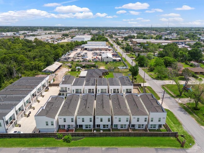 Building Photo - 4509 Whitney Pkwy