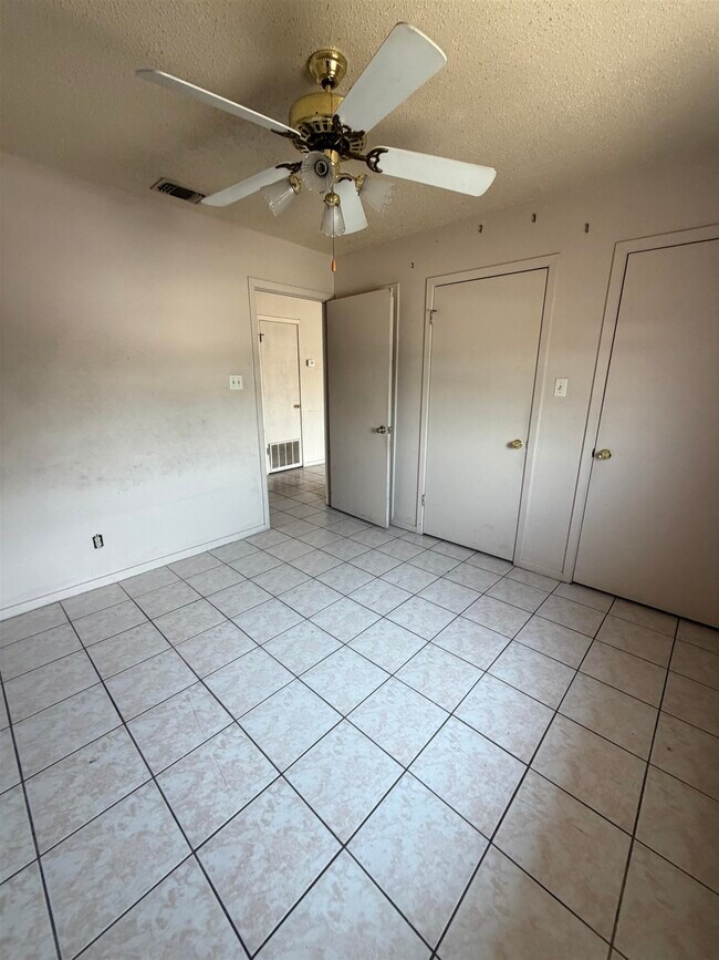 Building Photo - 2601 Springfield Ave