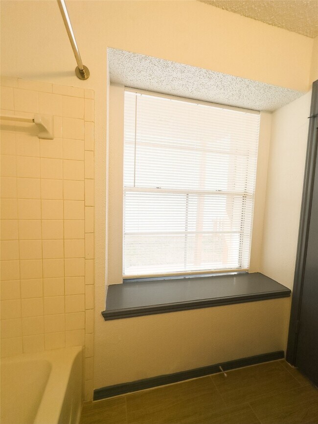 Building Photo - 11514 Teaside Dr
