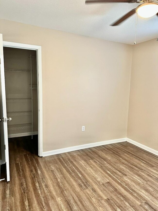 Building Photo - 305 N 40th Ave