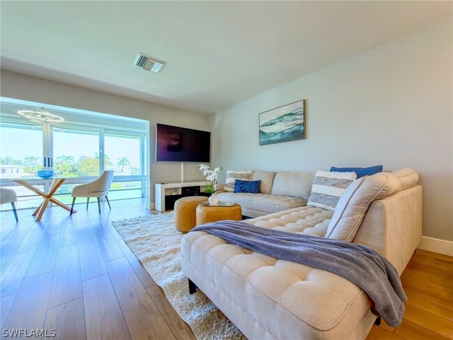 Building Photo - 1910 Gulf Shore Blvd N