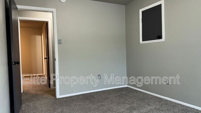 Building Photo - 4030 Ridge Dr