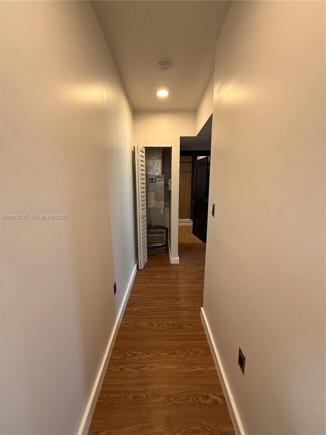 Building Photo - 512 NW 2nd Ave