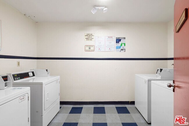 Building Photo - 18530 Hatteras St